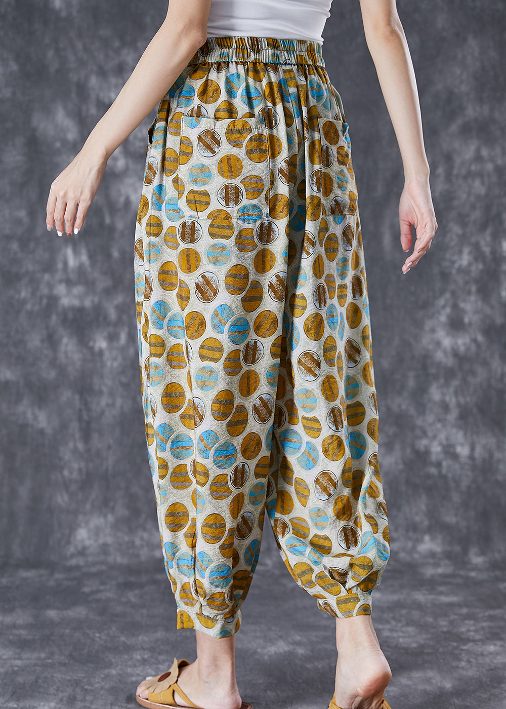 Well Tailored Pants with a Graceful Silhouette