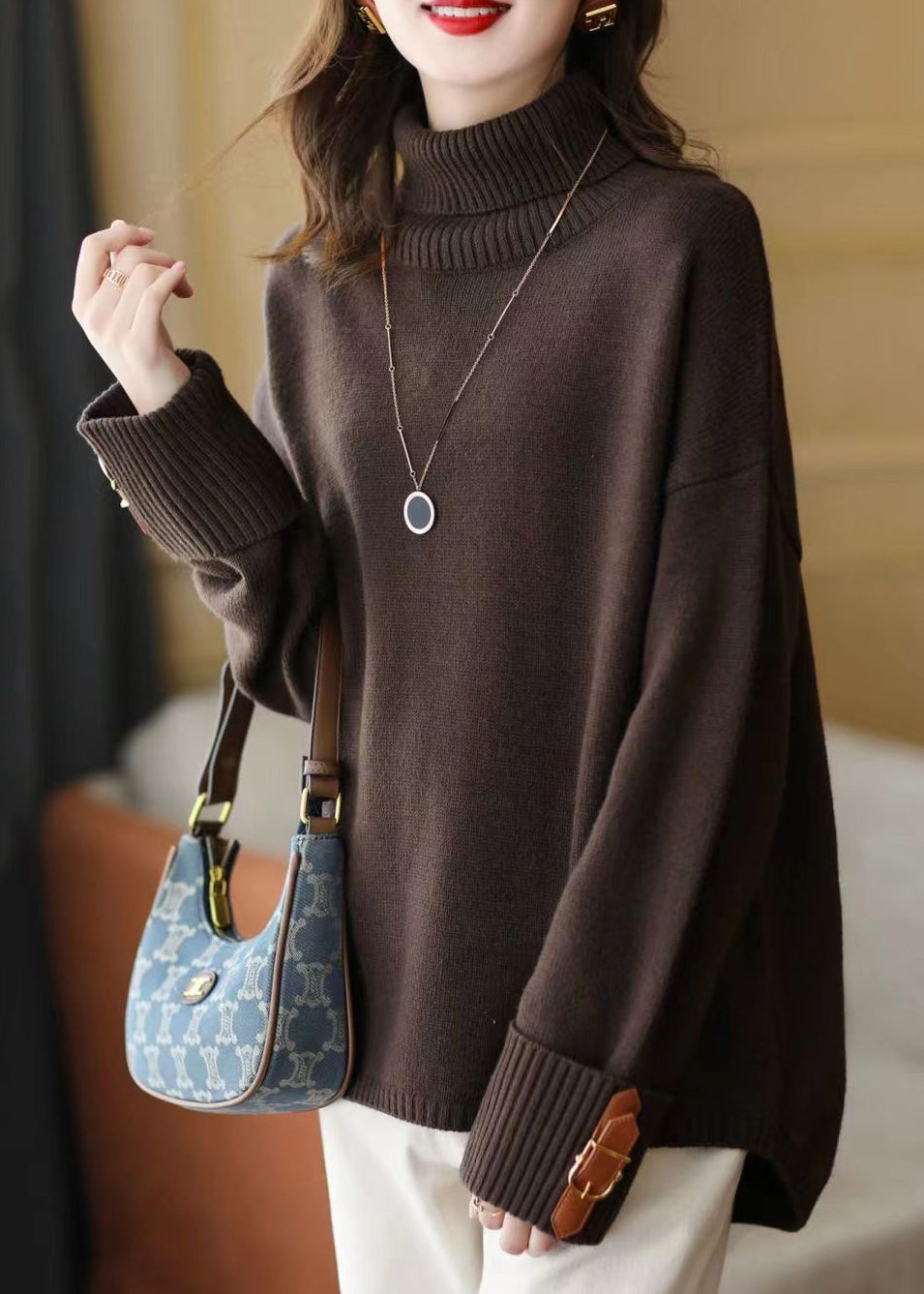 Well Tailored Sweater with a Graceful Silhouette