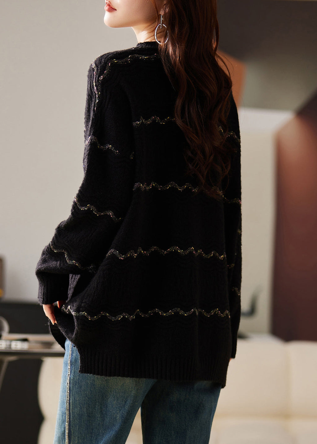 Well Tailored Sweater with a Graceful Silhouette