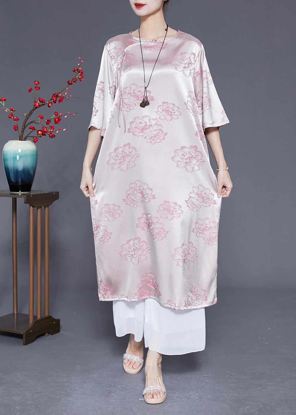 Effortlessly Elegant Dress with a Timeless Design