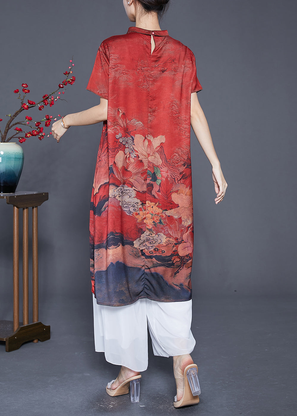 Beautifully Crafted Dress in a Classic Style