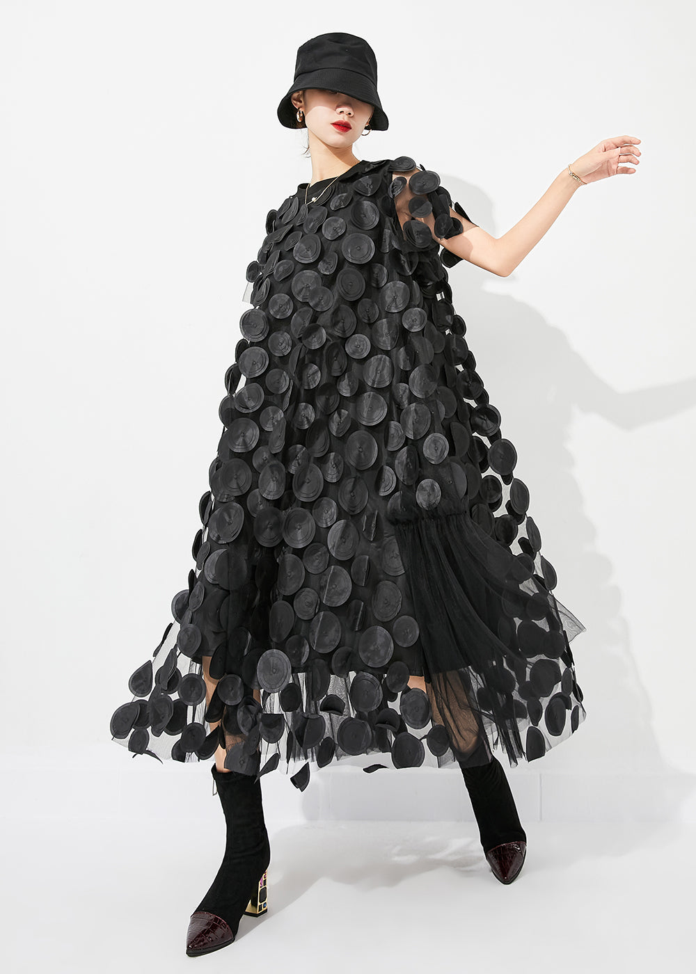 Beautifully Finished Dress in a Timeless Design