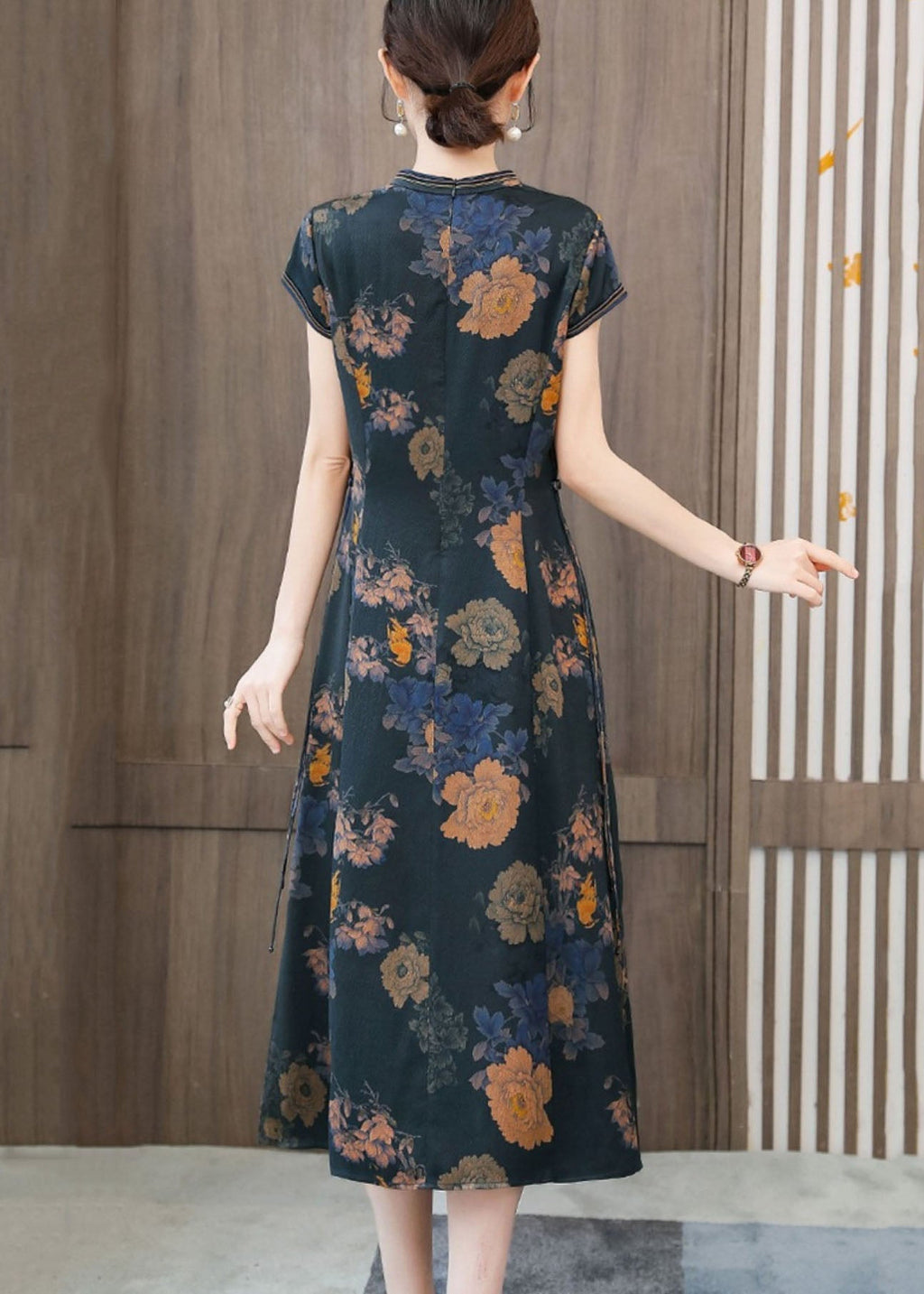 Beautifully Crafted Dress in a Classic Style
