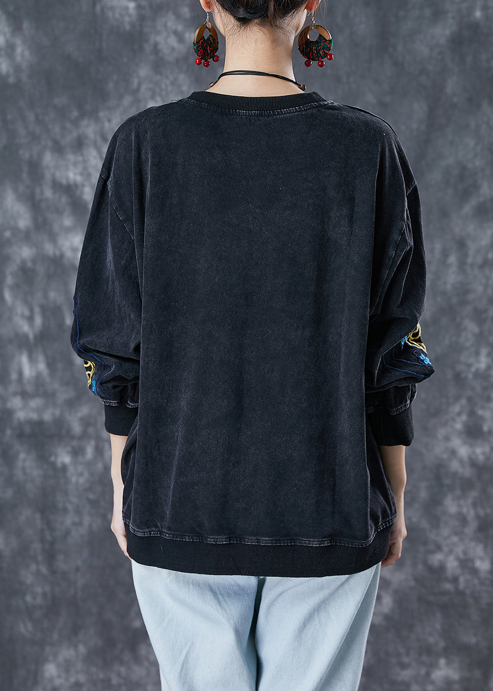 Classic Vintage Pullover with a Flattering Fit