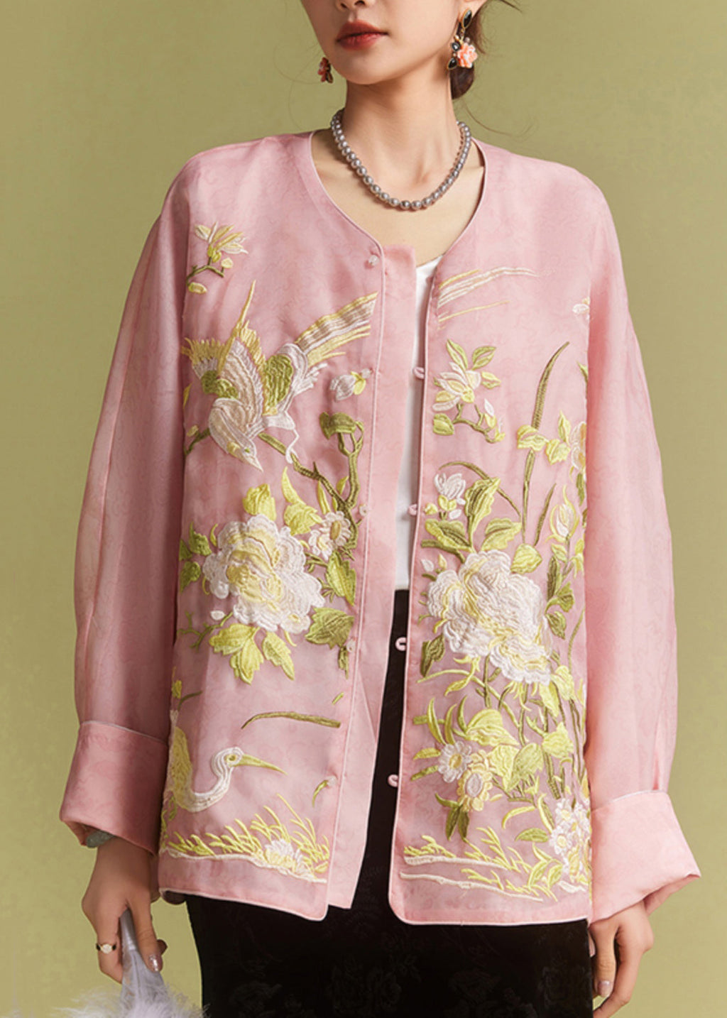 Effortlessly Elegant Blouse with a Timeless Design