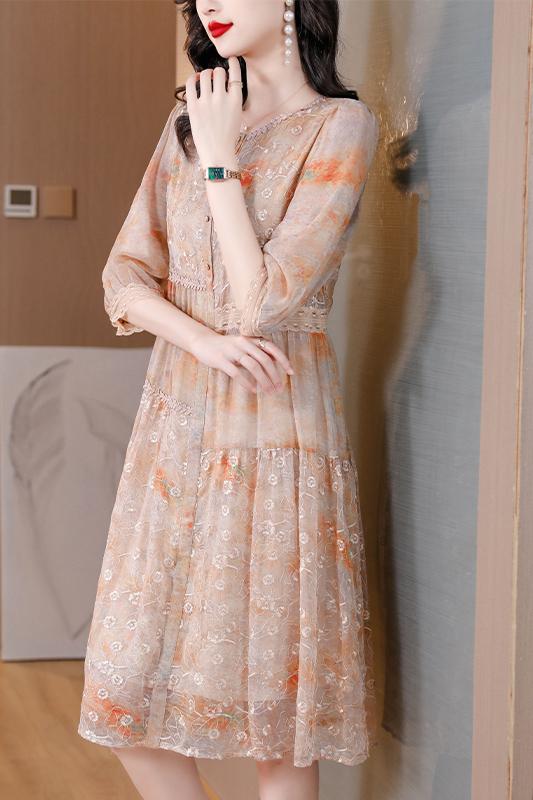 Well Tailored Dress with a Graceful Silhouette