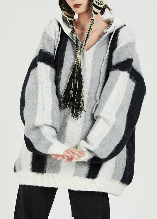 Well Tailored Sweater with a Graceful Silhouette
