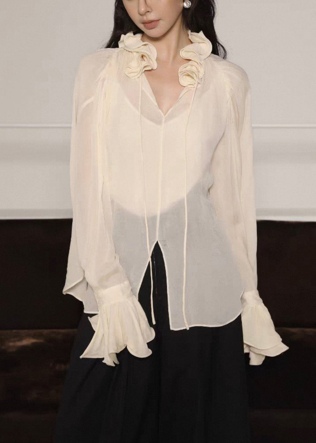 Well Tailored Blouse with a Graceful Silhouette