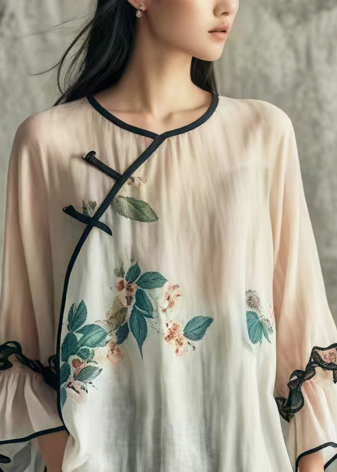 Classic Vintage Blouse with a Flattering Fit
