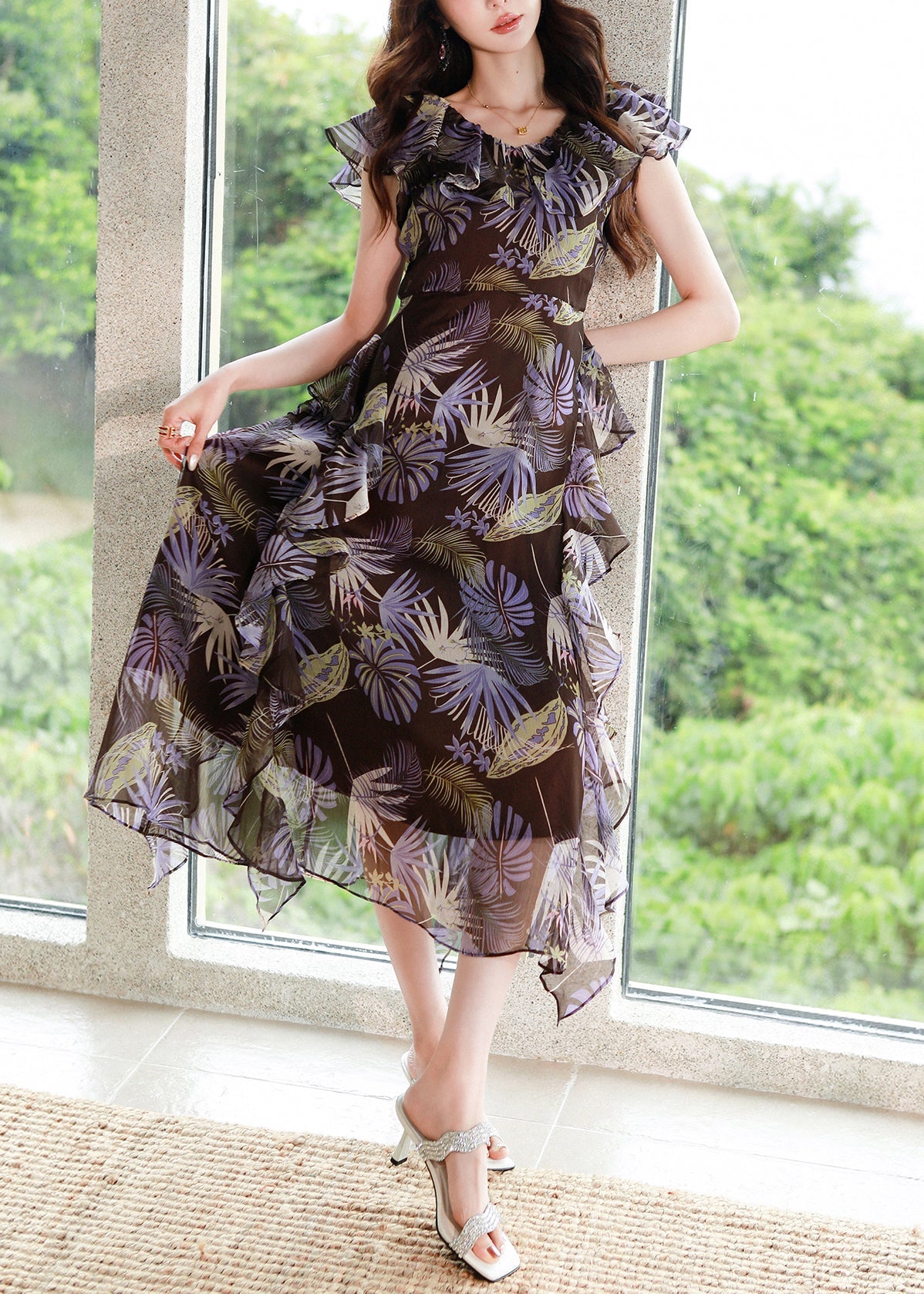 Beautifully Finished Dress in a Timeless Design