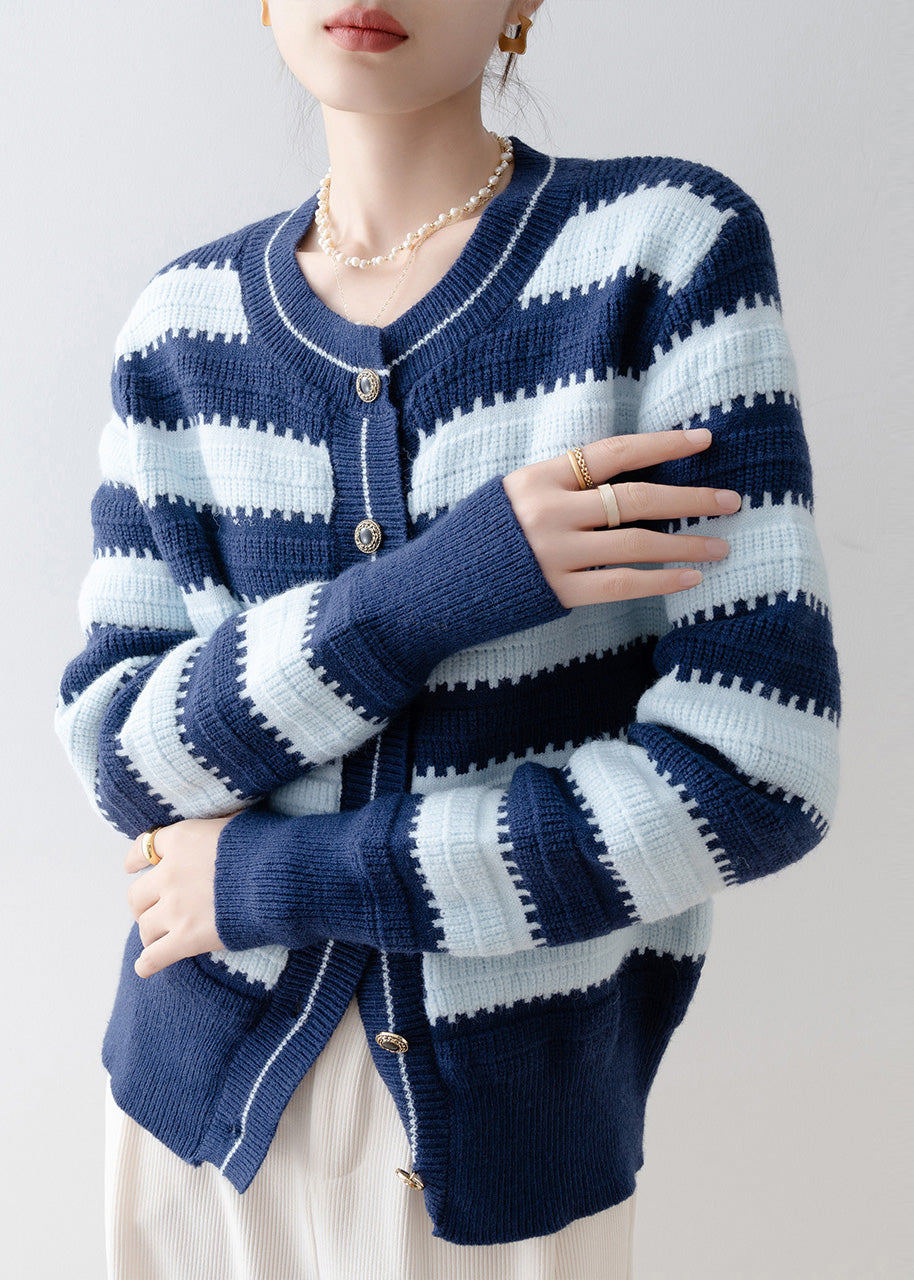 Effortlessly Elegant Cardigan with a Timeless Design