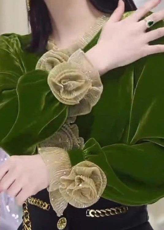 Classic Vintage Blouse with a Flattering Fit