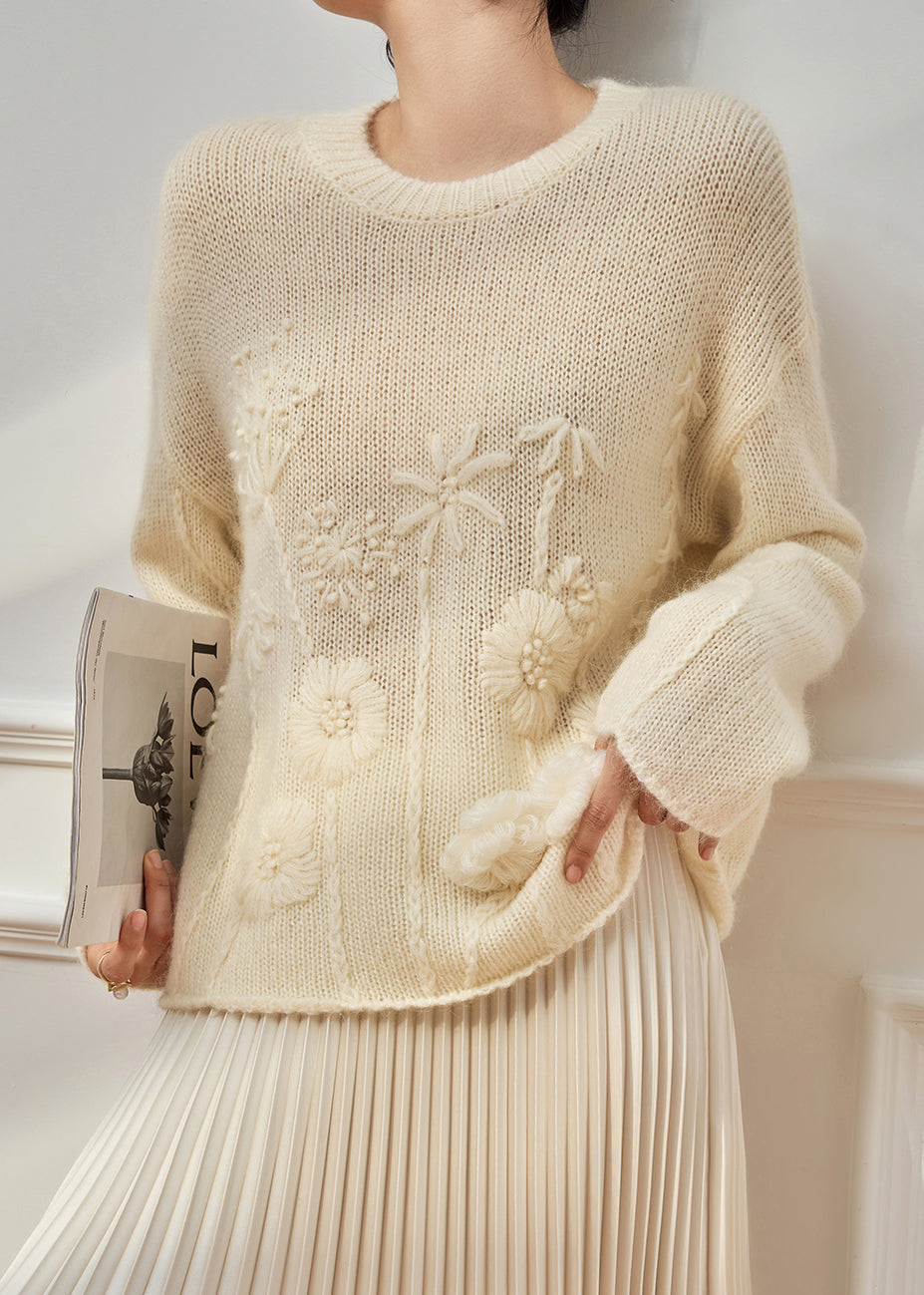 Well Tailored Sweater with a Graceful Silhouette