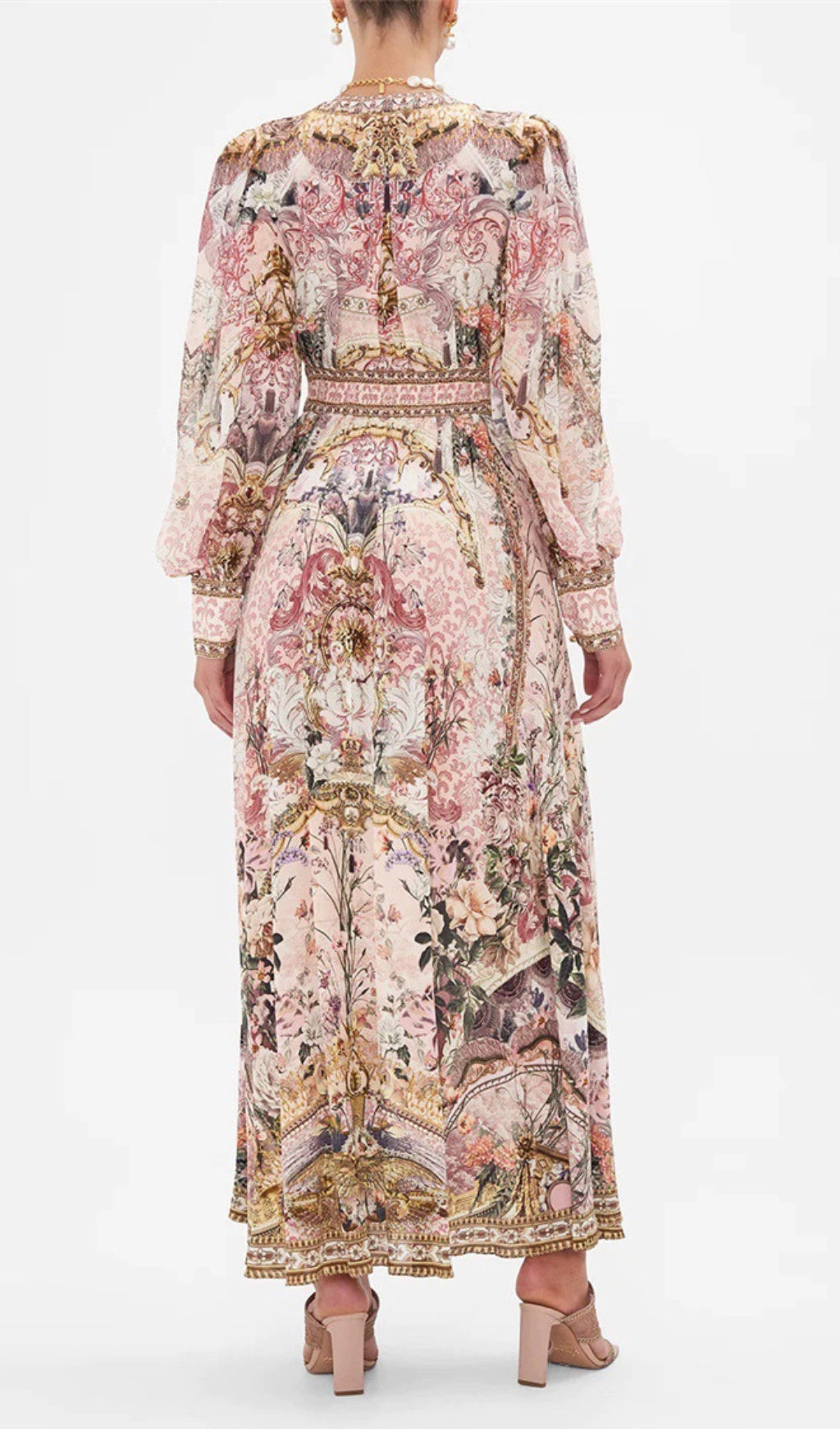 Well Tailored Dress with a Graceful Silhouette