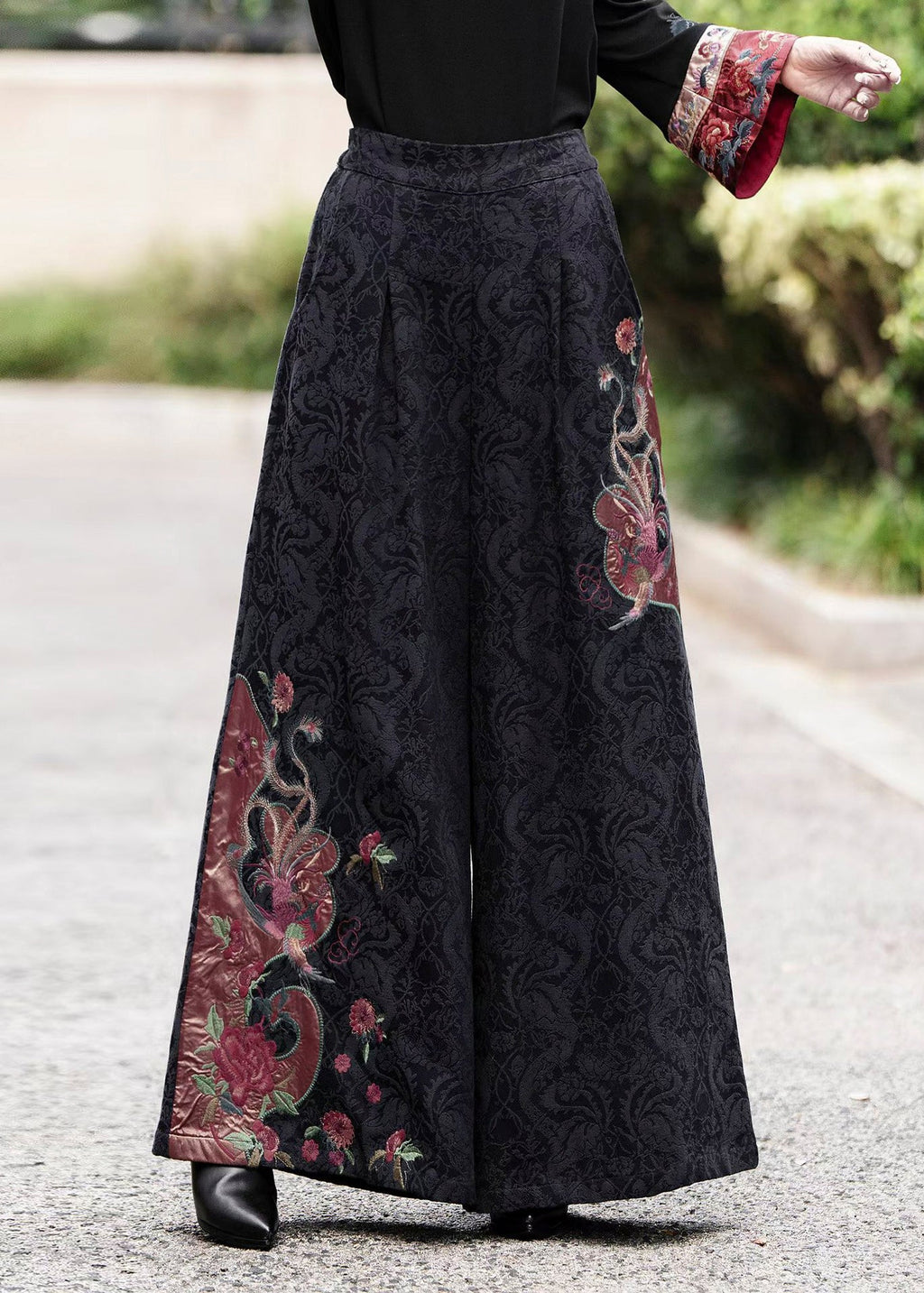 Elegantly Styled Pants for Everyday Wear