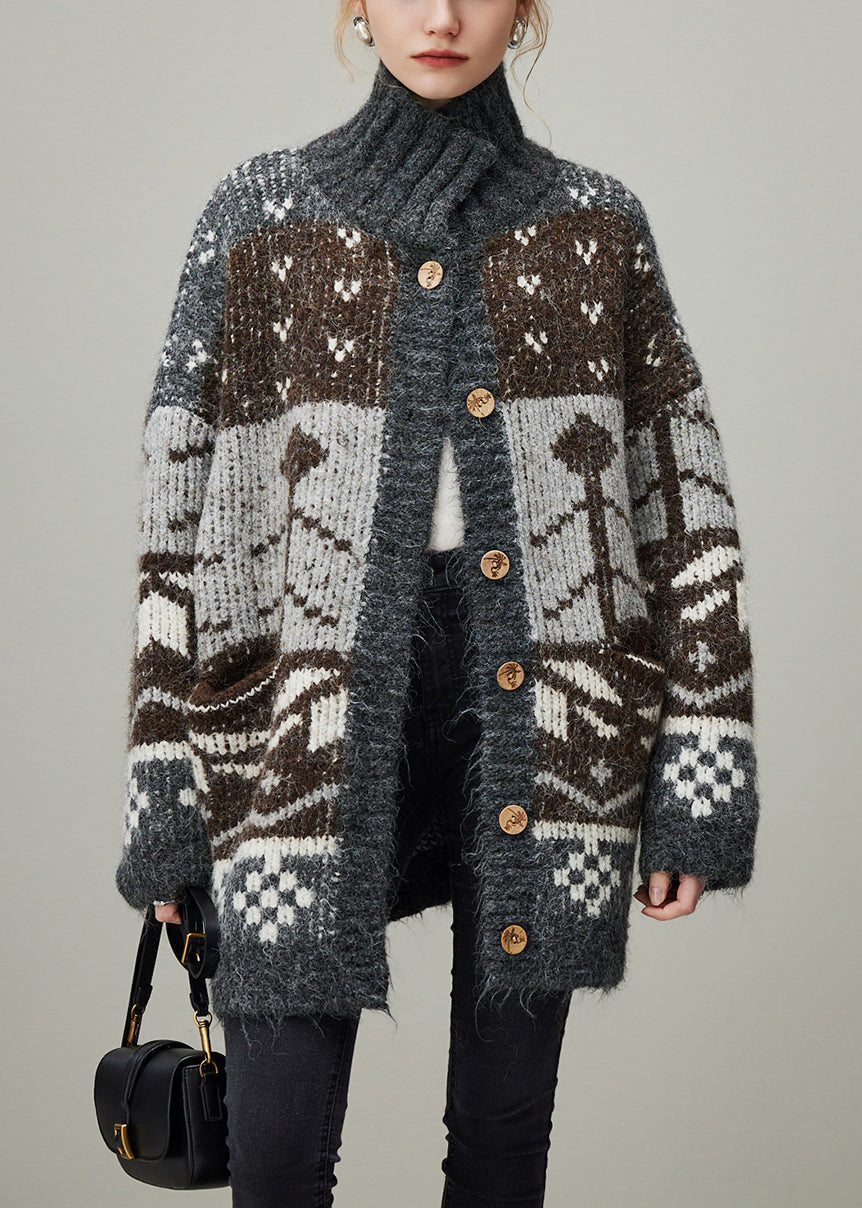 Well Tailored Coat with a Graceful Silhouette