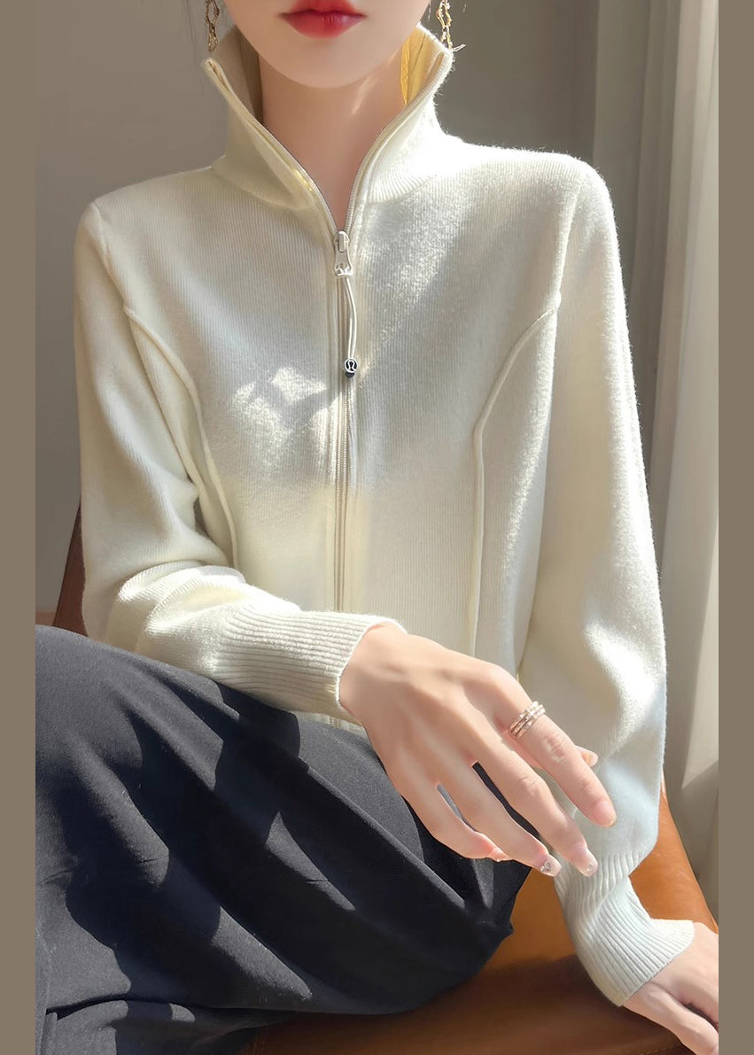 Well Tailored Coat with a Graceful Silhouette