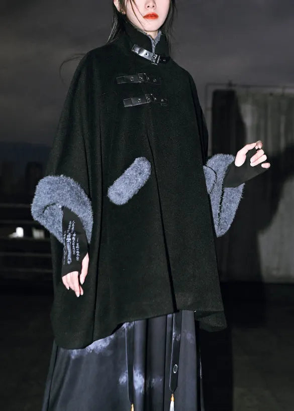 Well Tailored Coat with a Graceful Silhouette