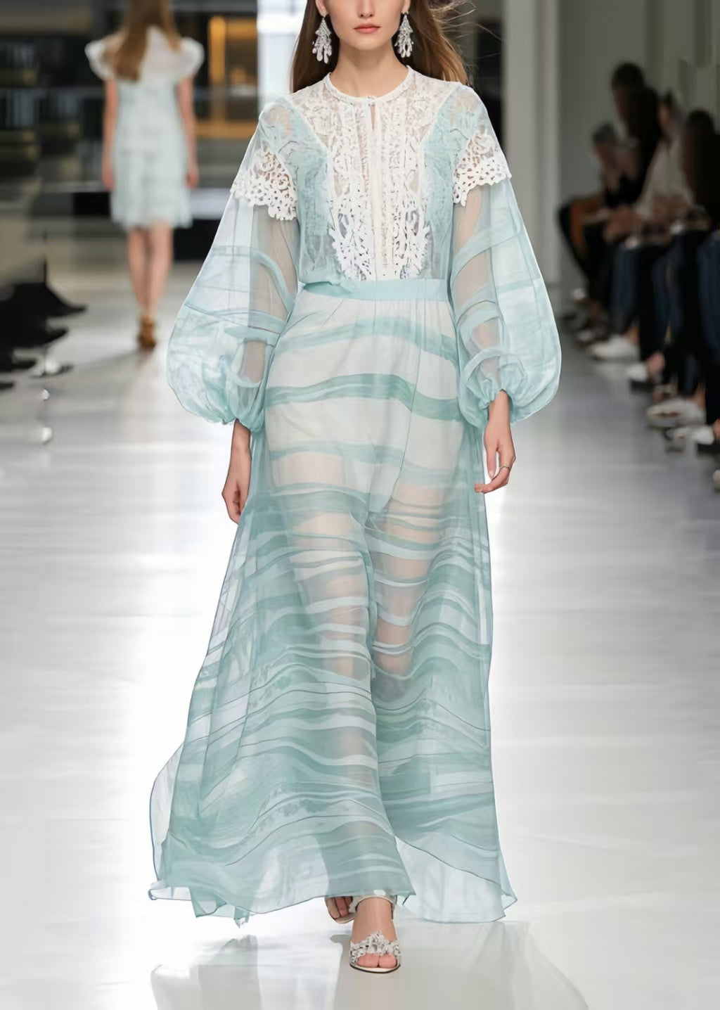 Well Tailored Dress with a Graceful Silhouette