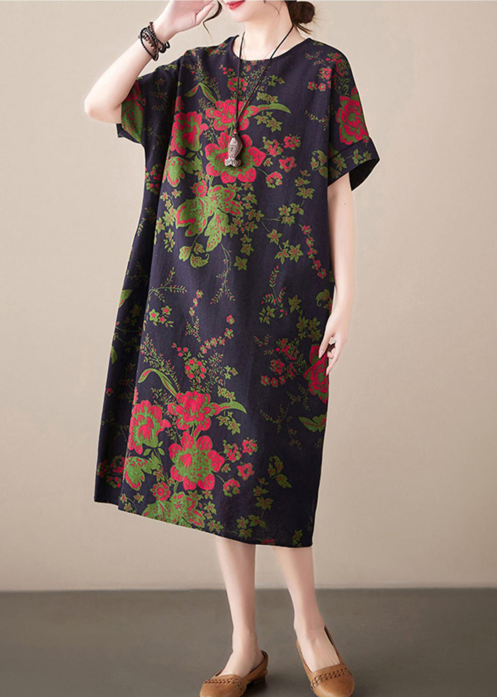 Effortlessly Elegant Dress with a Timeless Design