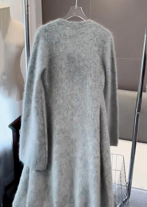 Well Tailored Cardigan with a Graceful Silhouette