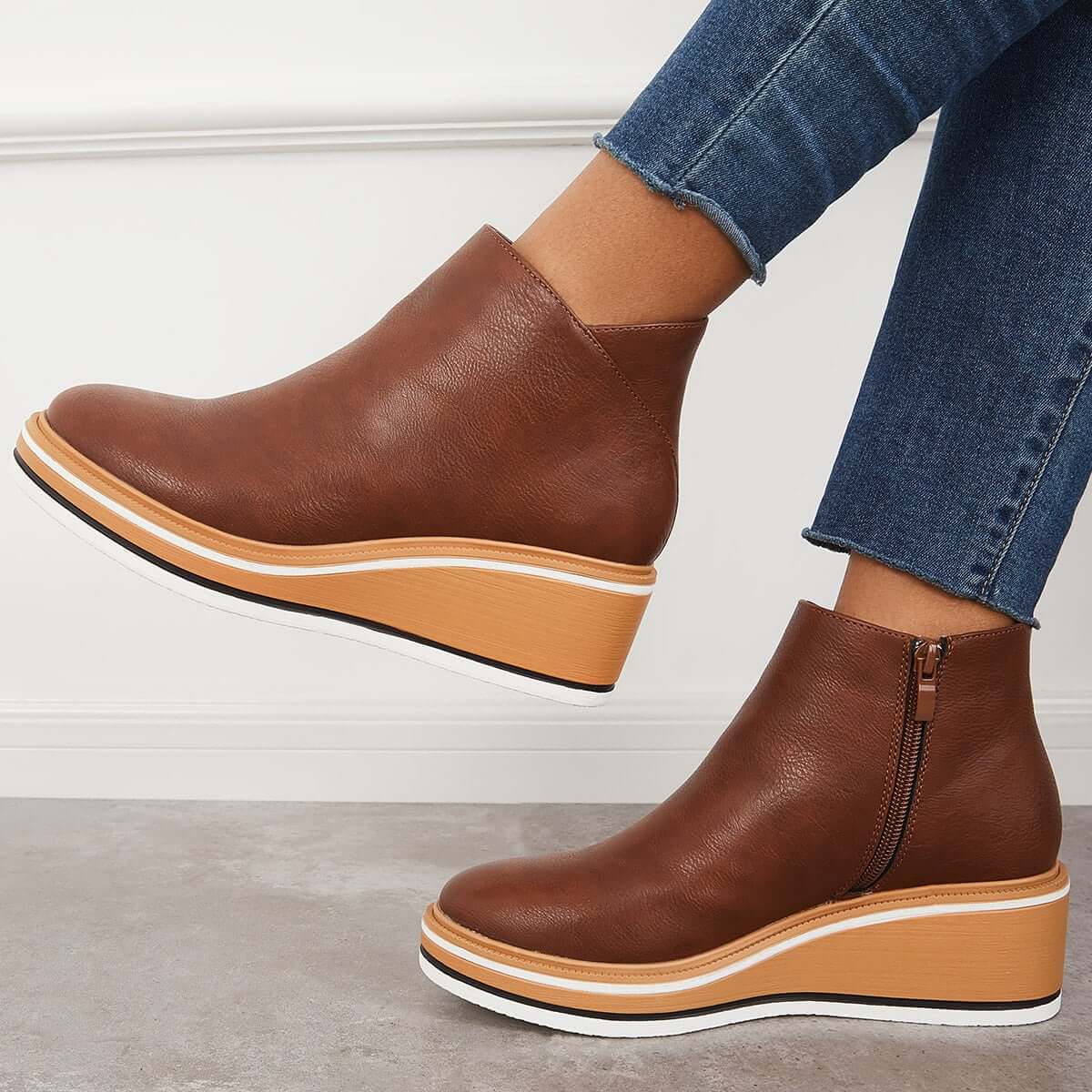 Classic Orthopedic Sneakers with Timeless Style