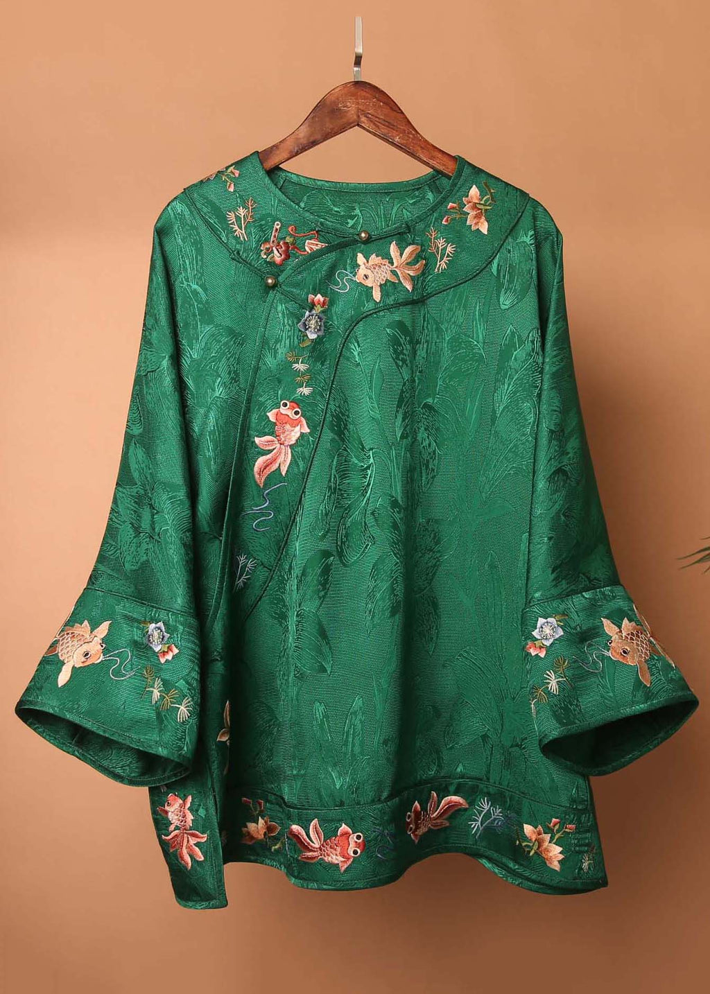 Well Tailored Blouse with a Graceful Silhouette