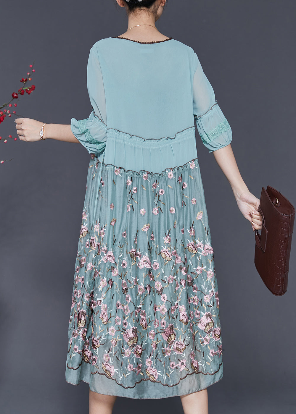 Beautifully Finished Dress in a Timeless Design