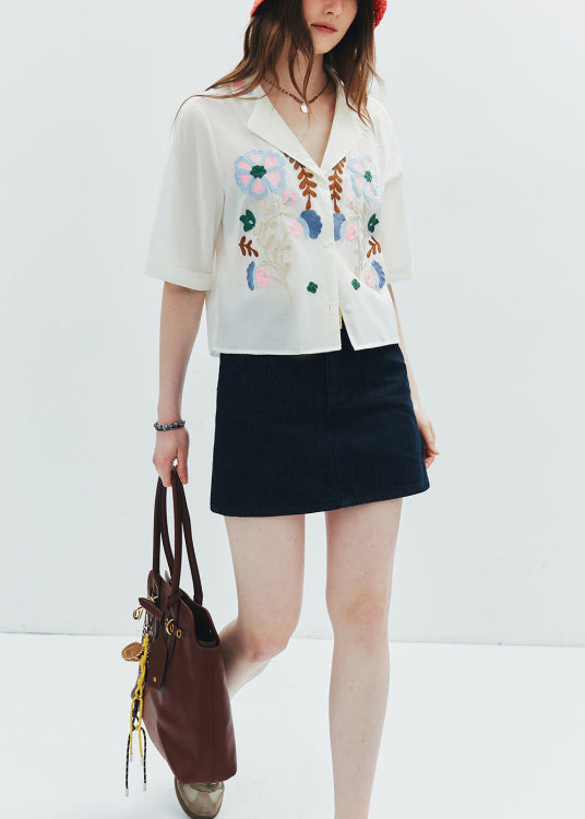 Effortlessly Elegant Top with a Timeless Design