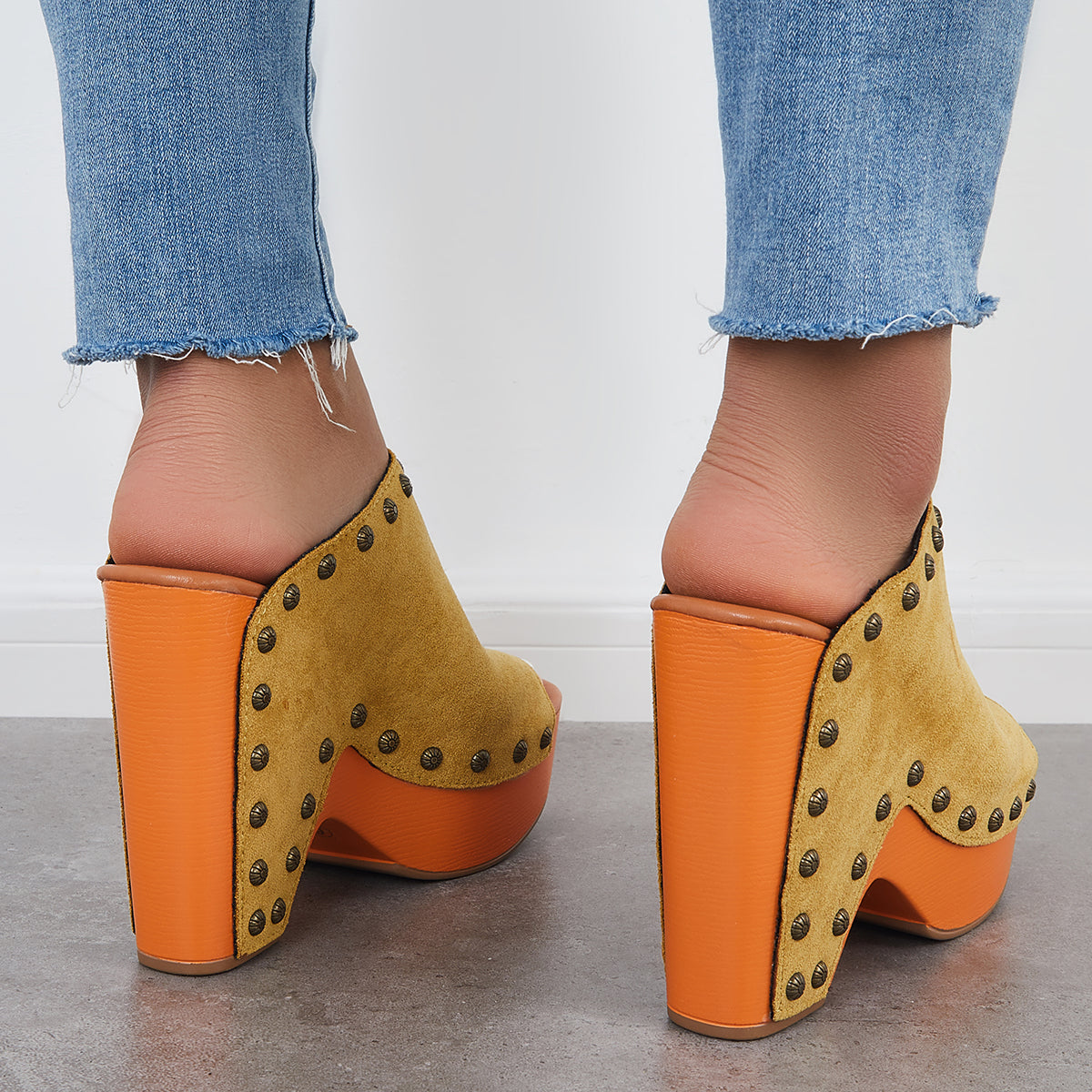 Chic Orthopedic Sandals with Unique Design