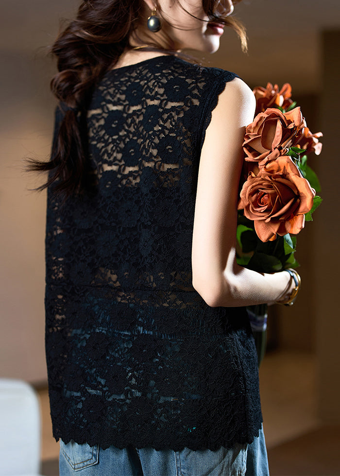 Well Tailored Top with a Graceful Silhouette