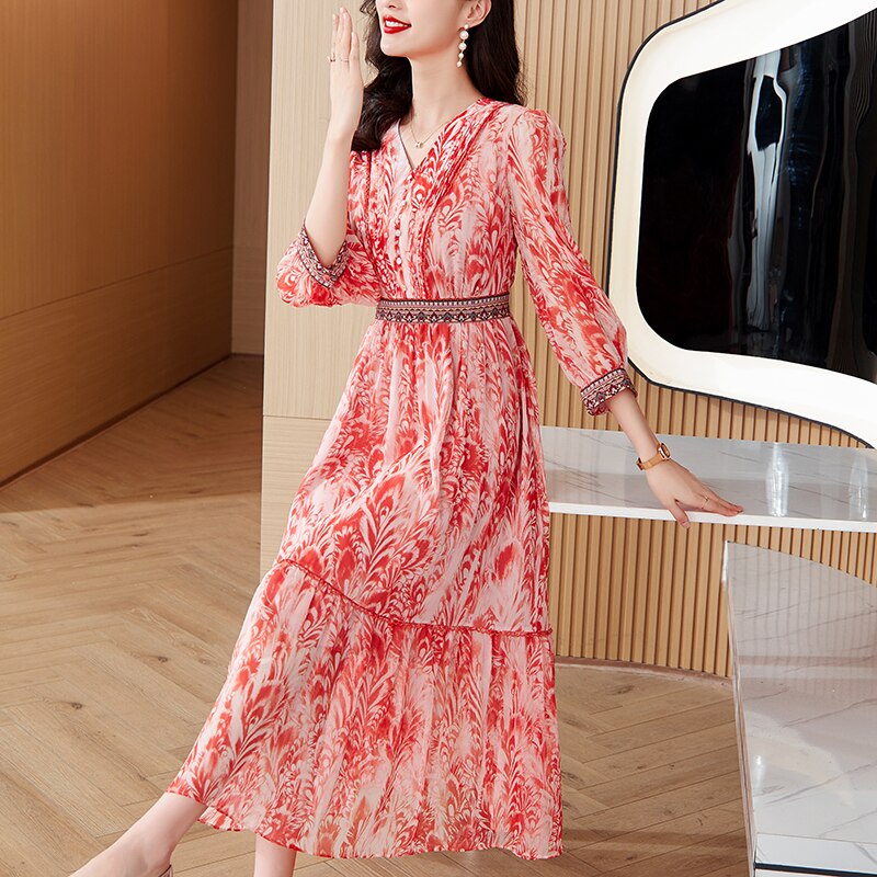 Beautifully Finished Dress in a Timeless Design