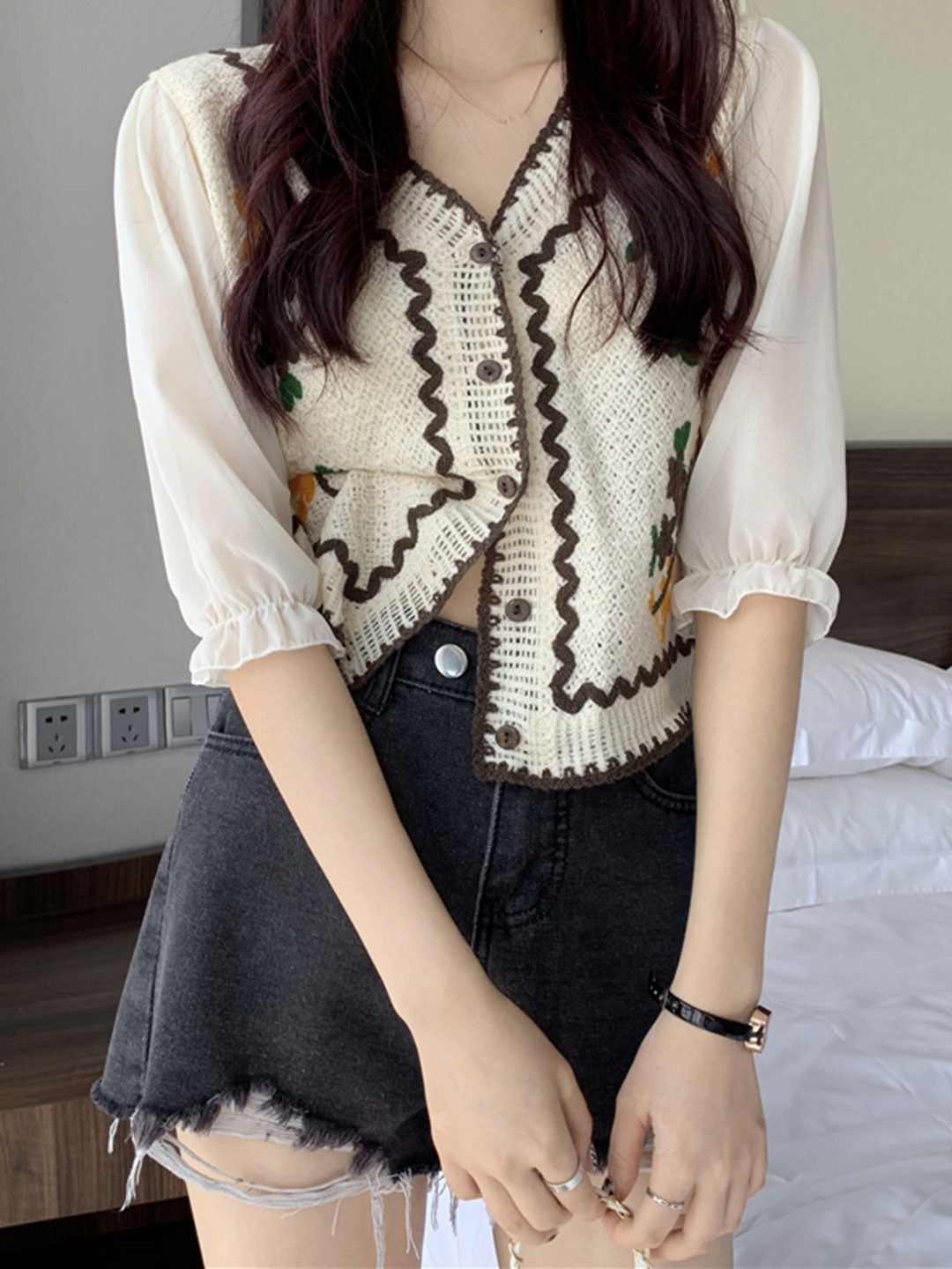 Effortlessly Elegant Top with a Timeless Design