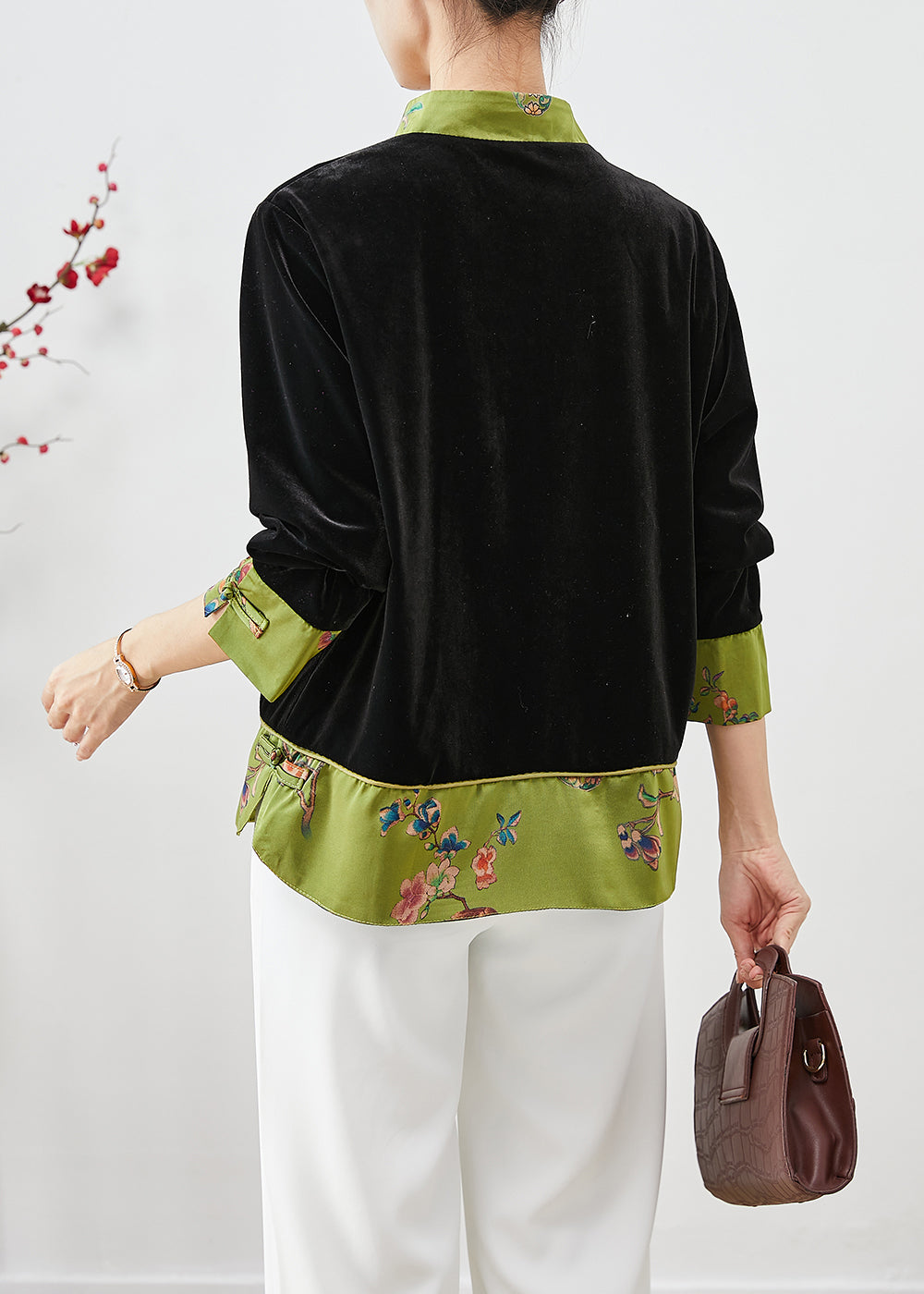 Well Tailored Coat with a Graceful Silhouette