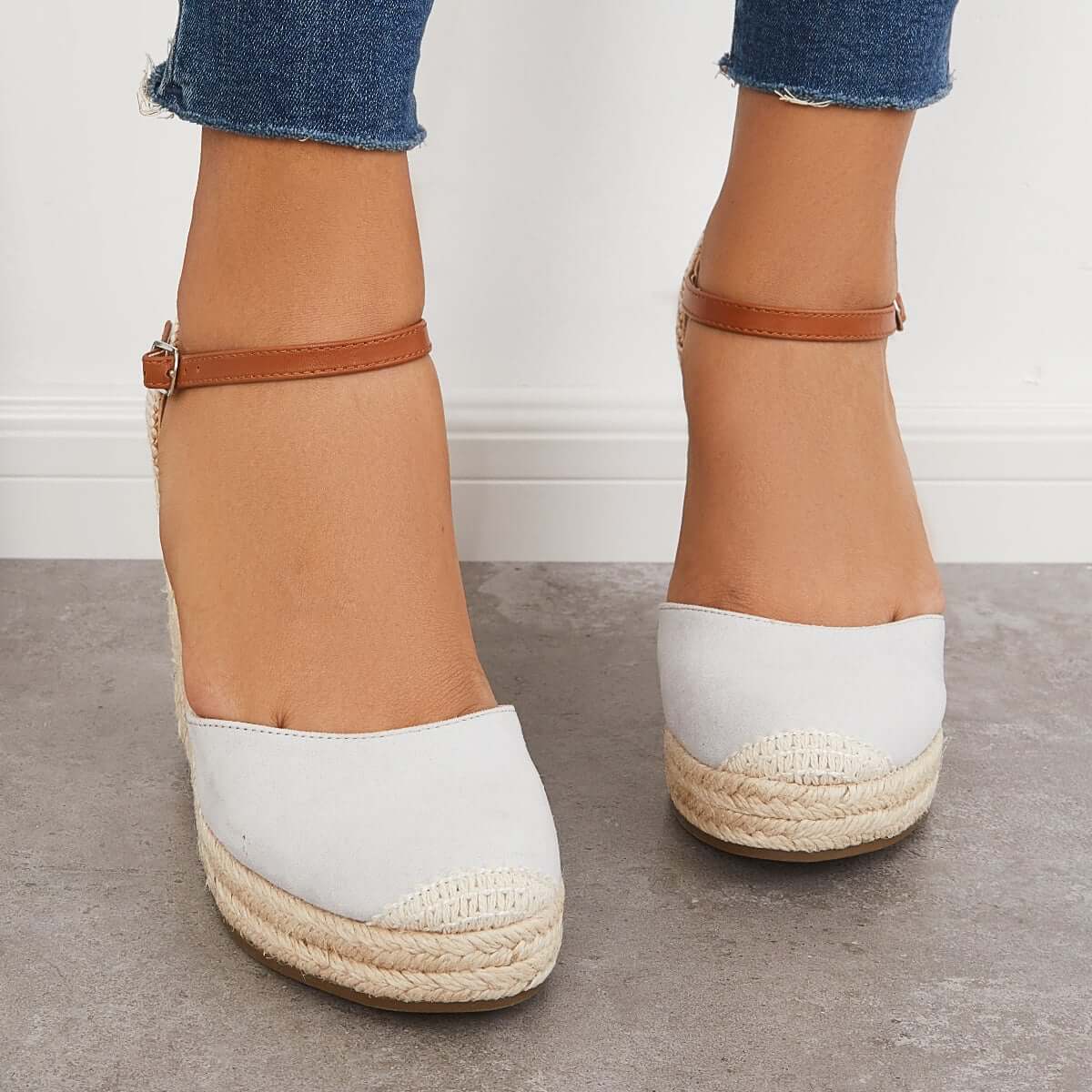 Chic Orthopedic Sandals with Unique Design