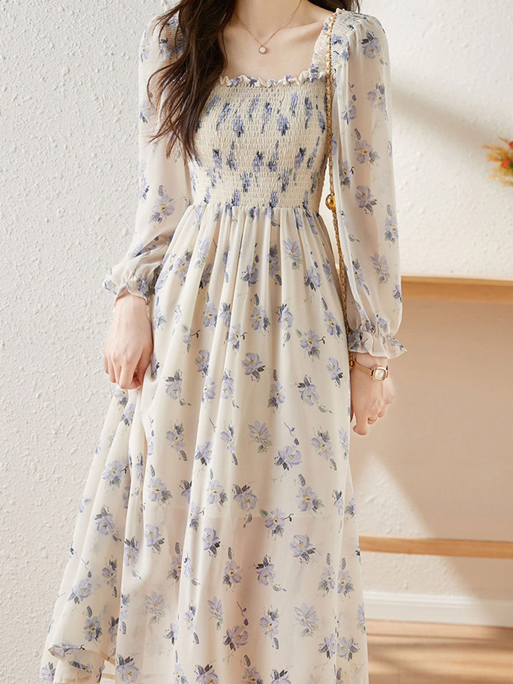 Effortlessly Elegant Dress with a Timeless Design