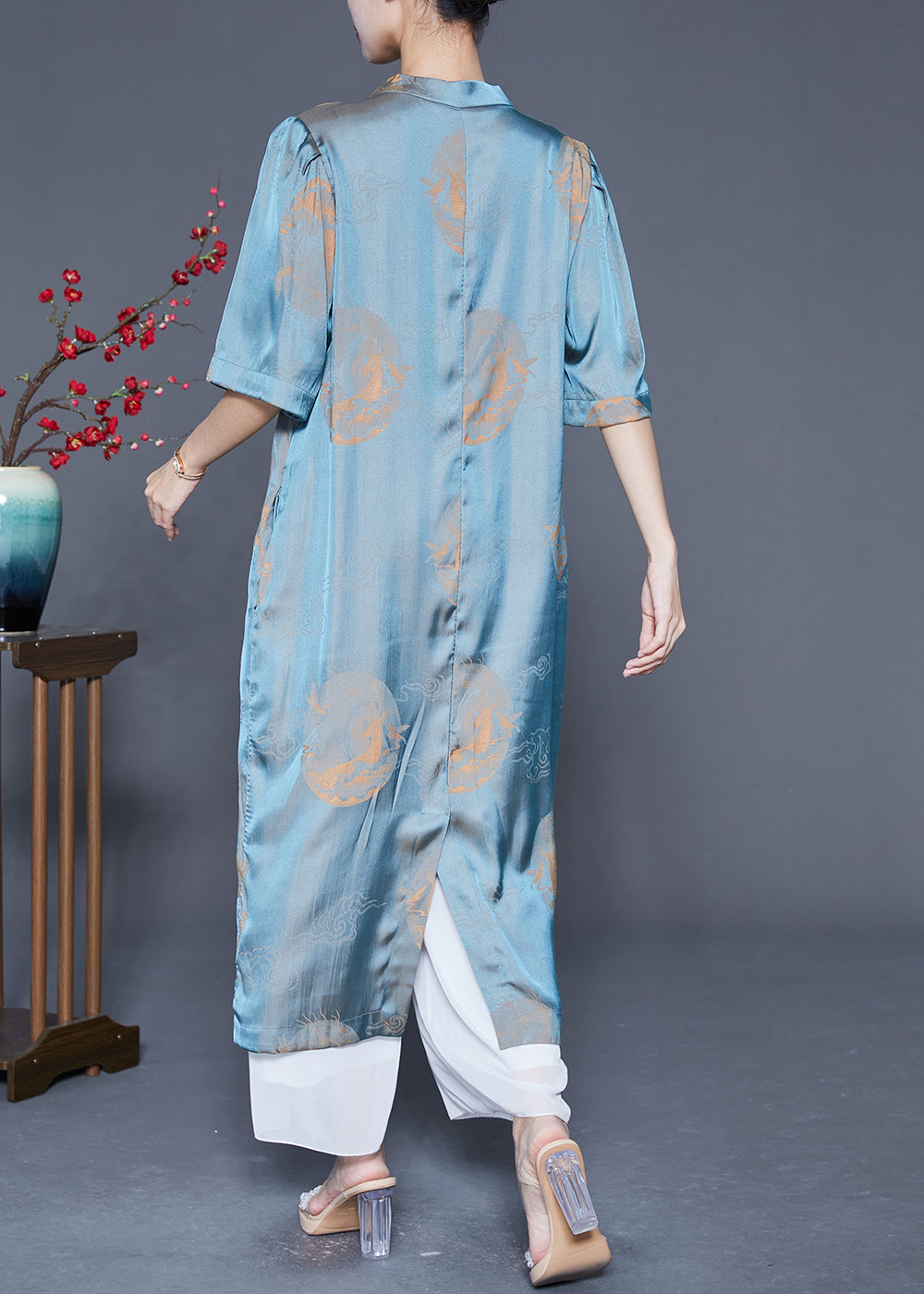 Well Tailored Dress with a Graceful Silhouette