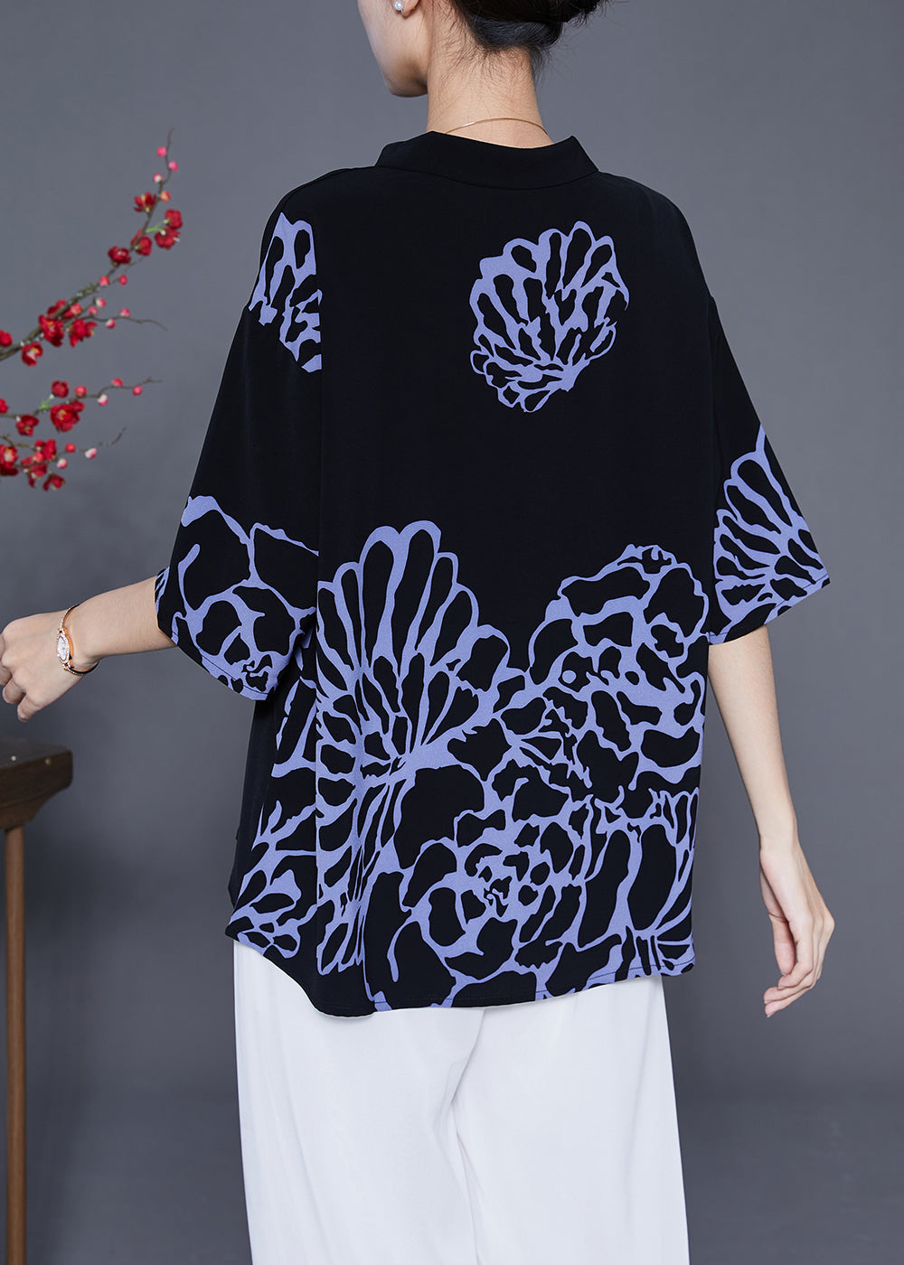 Well Tailored Blouse with a Graceful Silhouette