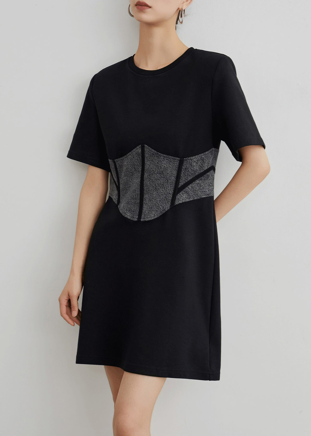 Beautifully Finished Dress in a Timeless Design