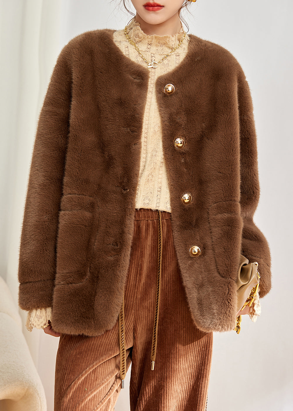 Effortlessly Elegant Jacket with a Timeless Design