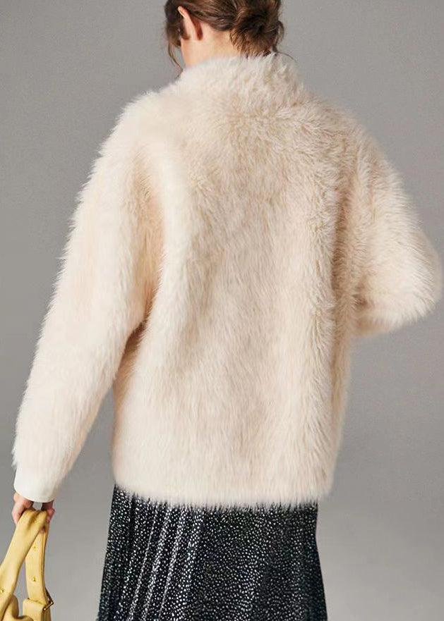 Effortlessly Elegant Coat with a Timeless Design