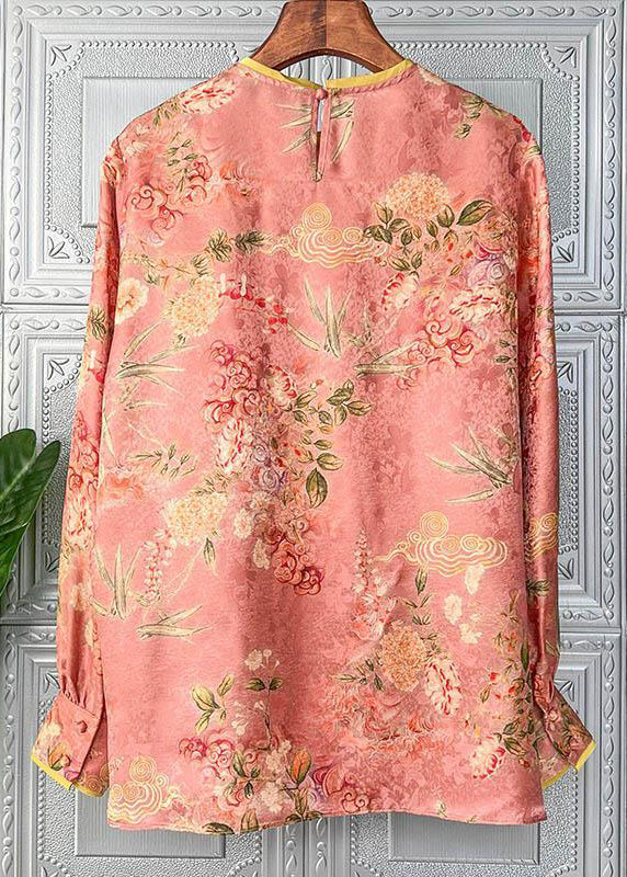 Well Tailored Top with a Graceful Silhouette