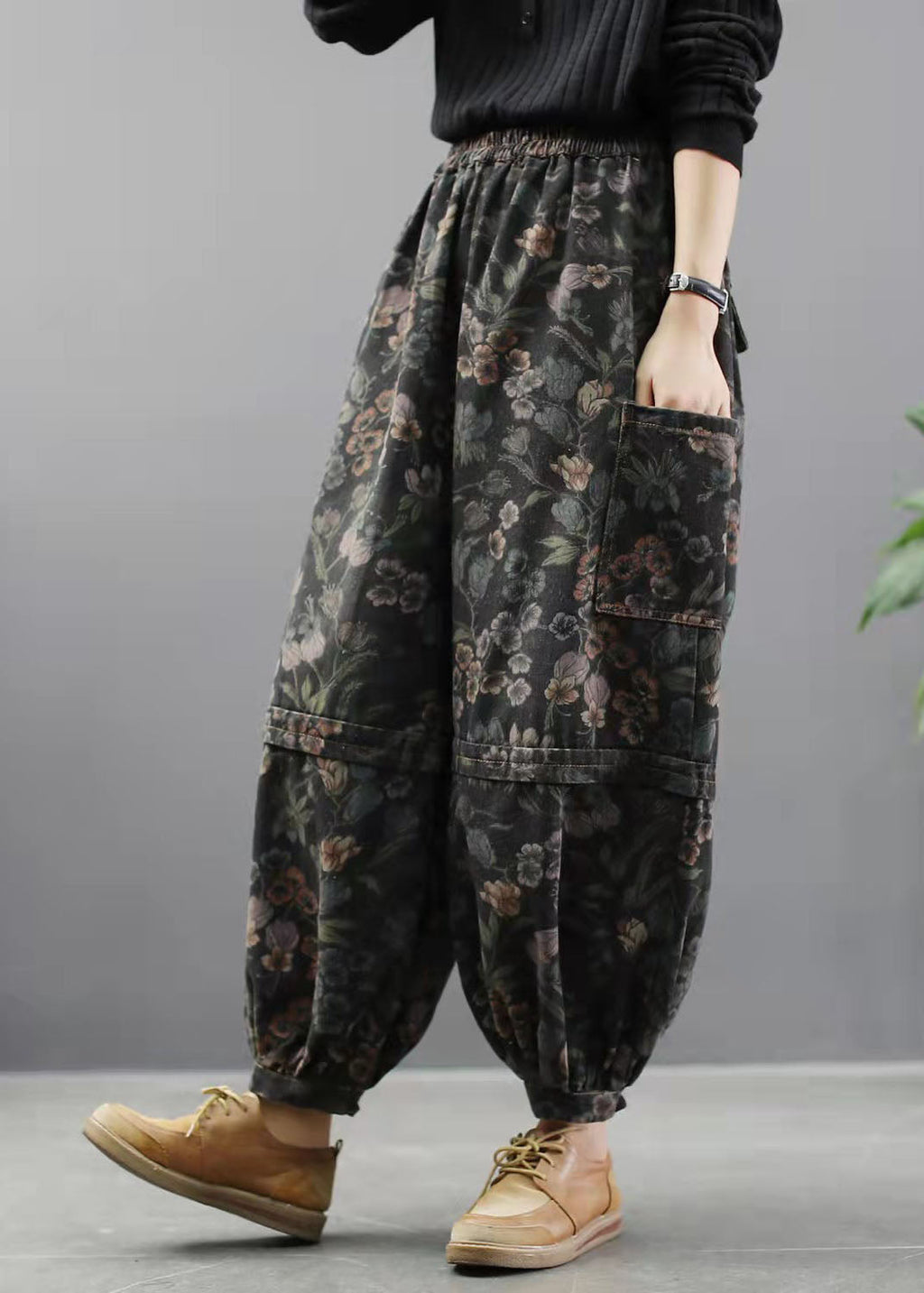 Effortlessly Elegant Pants with a Timeless Design