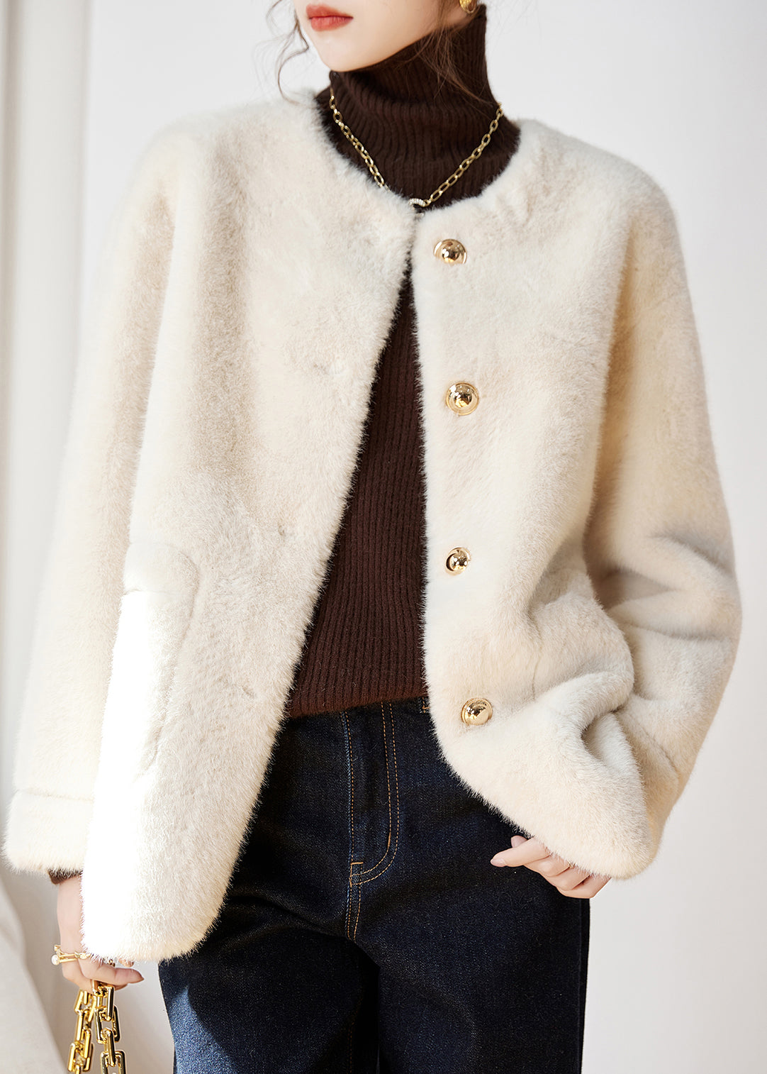 Effortlessly Elegant Jacket with a Timeless Design