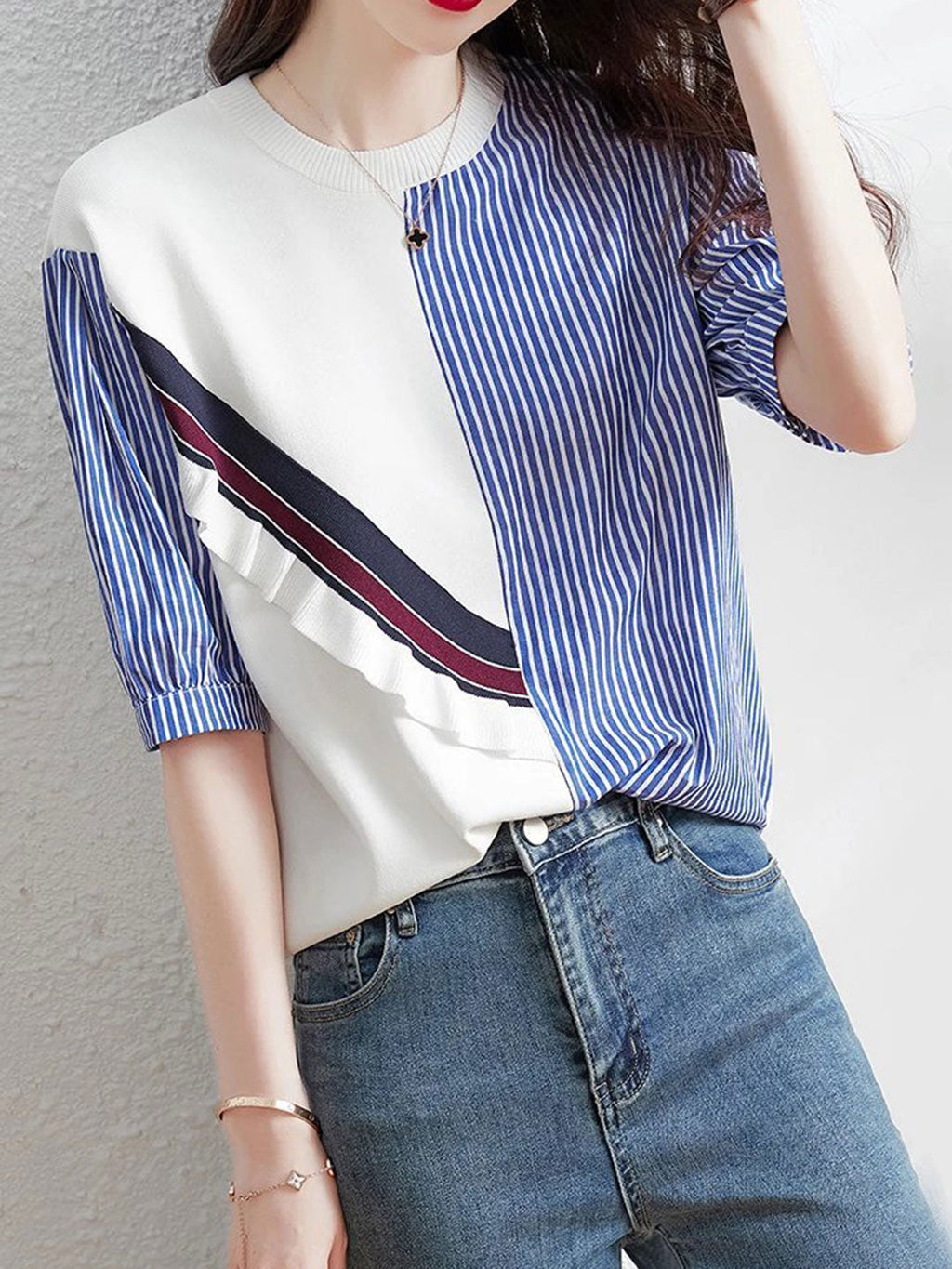 Effortlessly Elegant Sweater with a Timeless Design