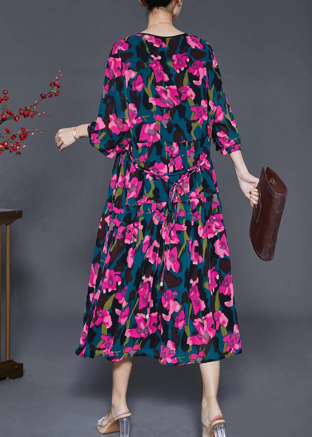 Effortlessly Elegant Dress with a Timeless Design