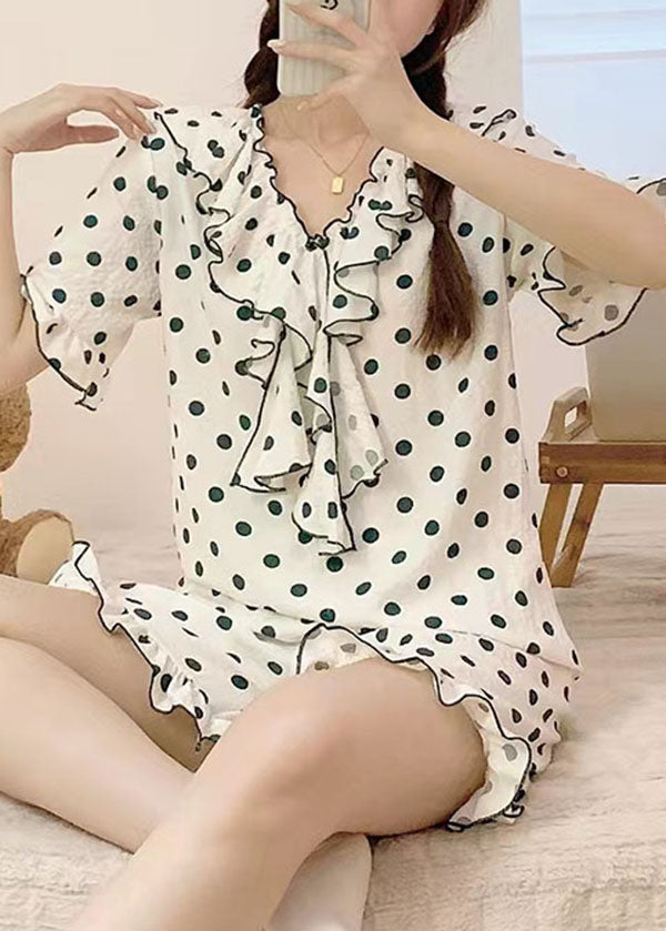 Sophisticated Garment with a Clean Classic Look