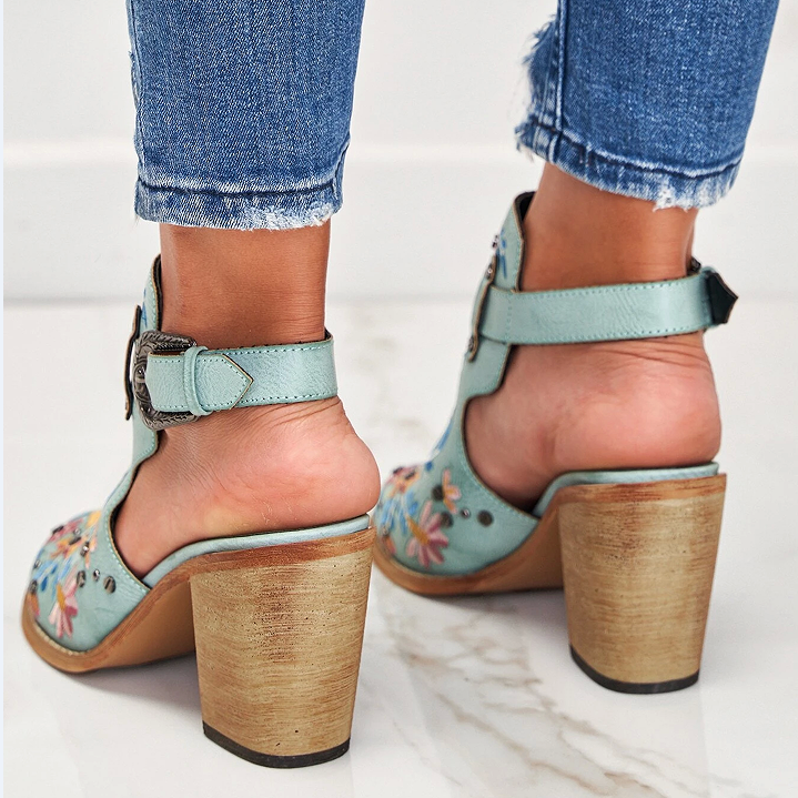 Chic Orthopedic Sandals with Unique Design