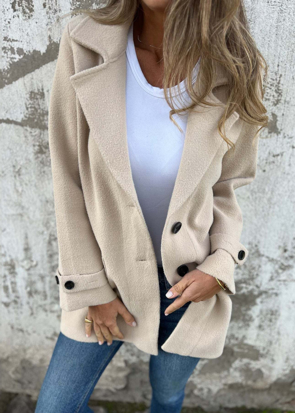 Effortlessly Elegant Coat with a Timeless Design