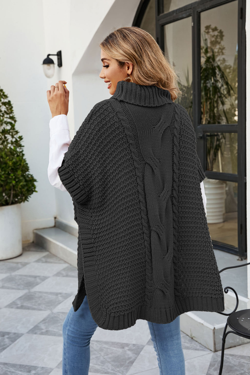 Effortlessly Elegant Sweater with a Timeless Design